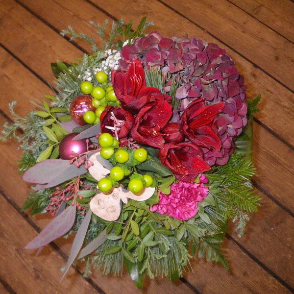 weihnachtlicher Blumenstrauß mit Amaryllis Bild 1