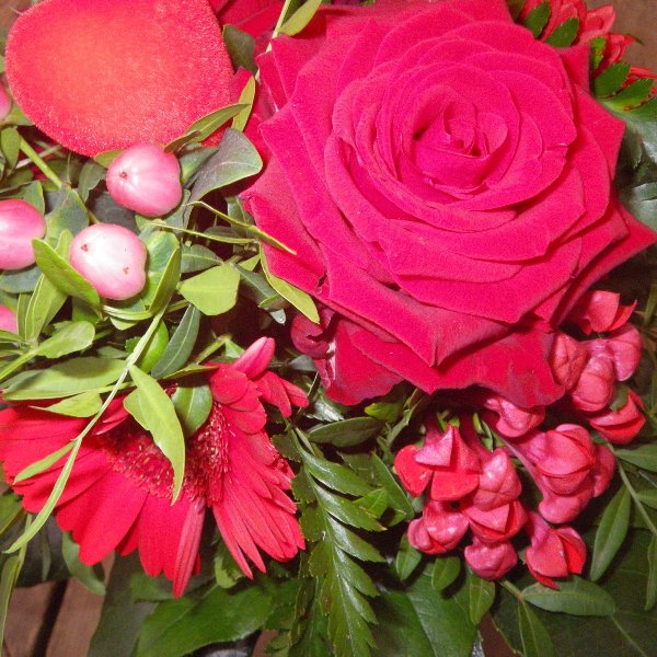 klassischer Rosenstrauß in rot Bild 2